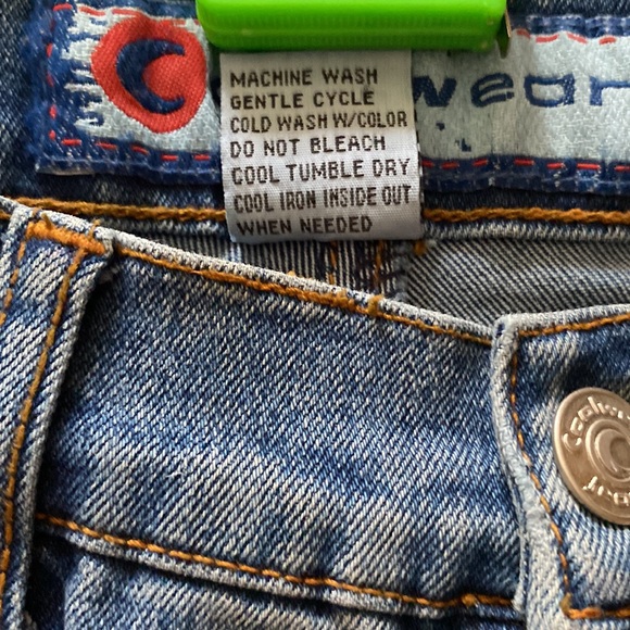 Cool Wear painted denim jeans, red /white stars, and stripes. Size 3Jr mid rise - Picture 6 of 6